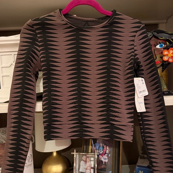 Seea Palomar Crop Rashguard in Awa SZ M NWT Medium - Picture 3 of 6